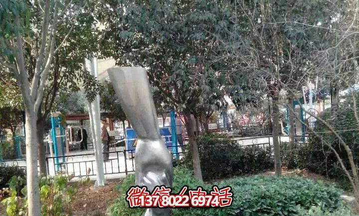 不銹鋼兒童雕塑——讓孩子們在學(xué)校里拉大手，拋光小手