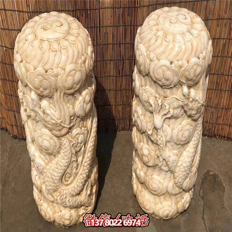 精美石柱浮雕擺件，添上龍庭院門口的濃濃文化氣息