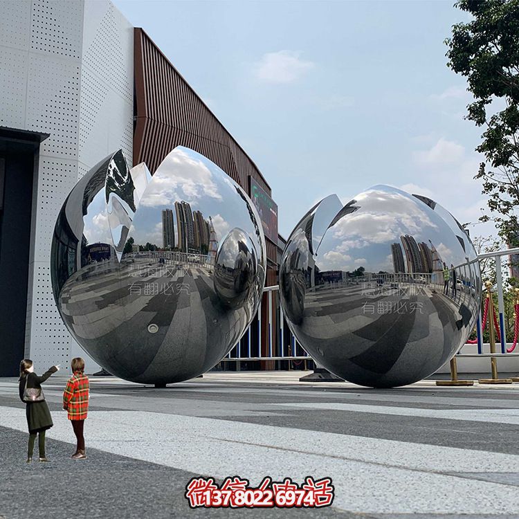 大型不銹鋼鏡面球體雕塑，為你的戶外空間增添獨特氣息