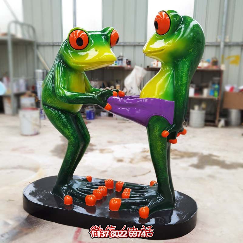 逗趣玻璃鋼青蛙雕塑，為景區(qū)增色不只