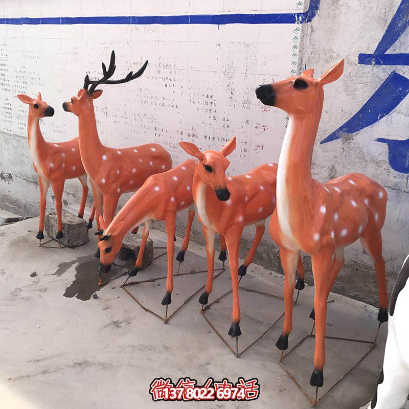 彩繪玻璃鋼雕塑鹿，靜謐優雅完美綻放