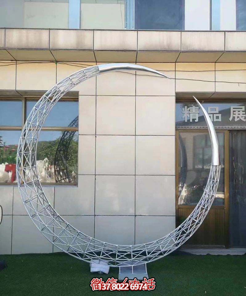 精致月亮雕塑，為您的別墅庭院增添美感