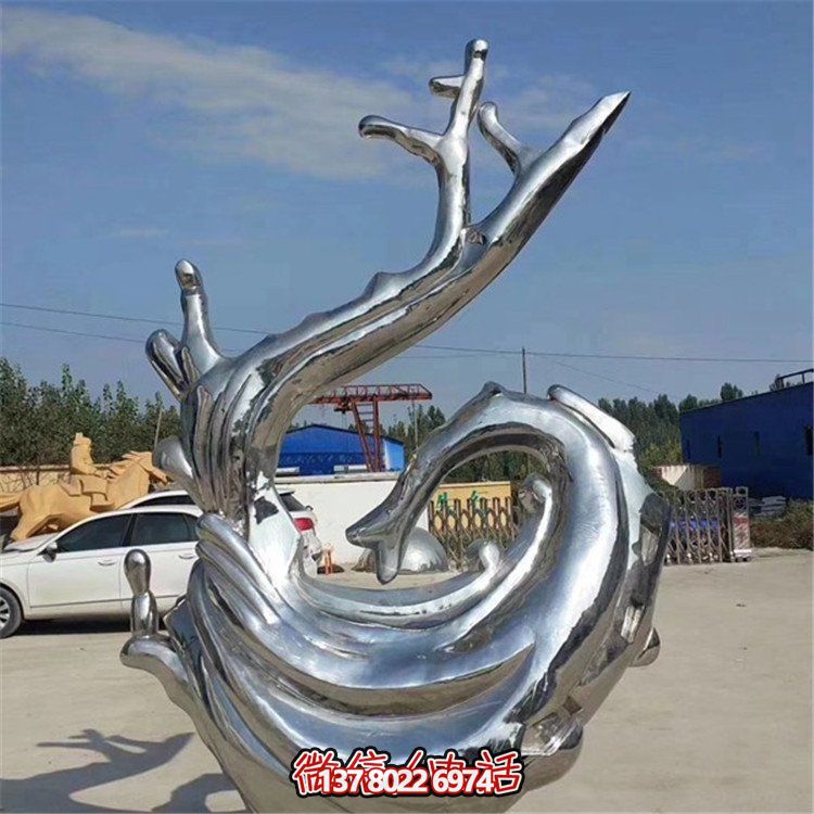 不銹鋼鏡面雕塑，為戶外廣場增添海浪般的浪花氣息