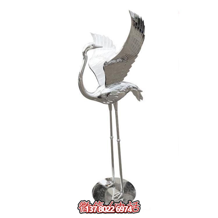 鏡面不銹鋼仙鶴雕塑，質樸自然，展翅回頭