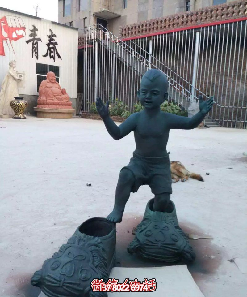 青銅創意穿虎頭鞋兒童雕塑 青銅創意穿虎頭鞋兒童雕塑