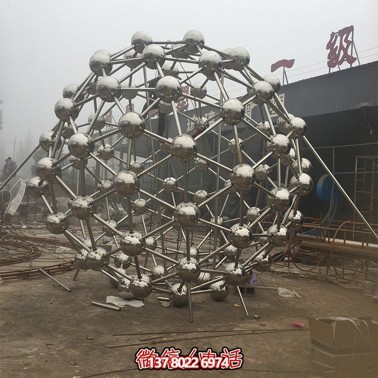 不銹鋼鏤空雕塑，為戶外景觀增添獨(dú)特色彩